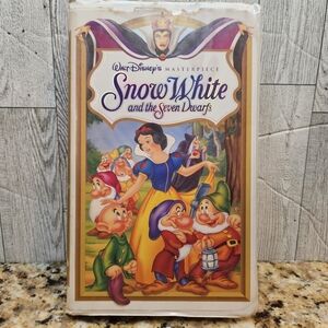 Snow White and the Seven Dwarfs Walt Disney Masterpiece VHS Classic Clamshell